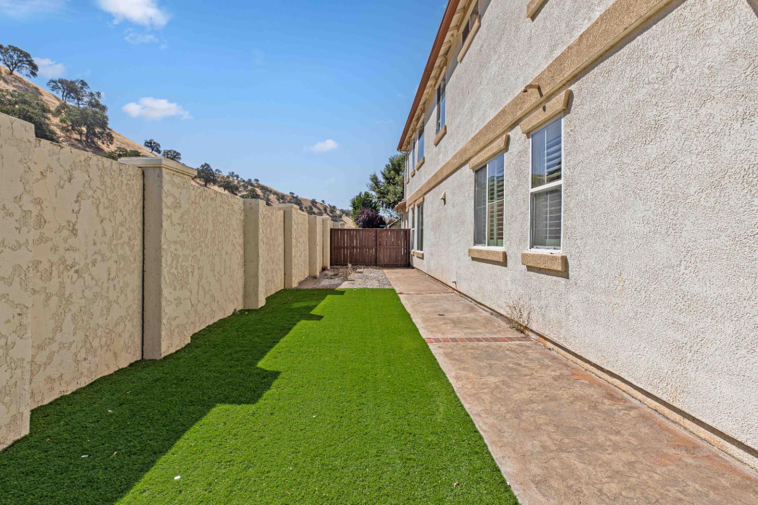 9015 Tee Box Ct, Patterson, CA 95363