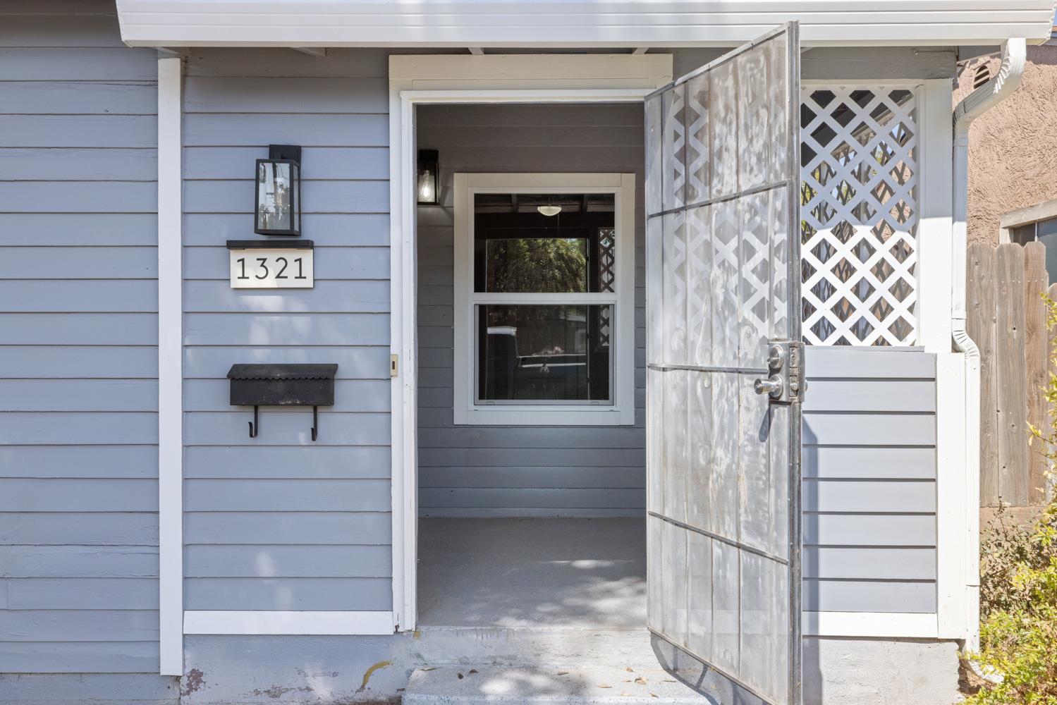 1321 W Orangeburg Ave, Modesto, CA 95350