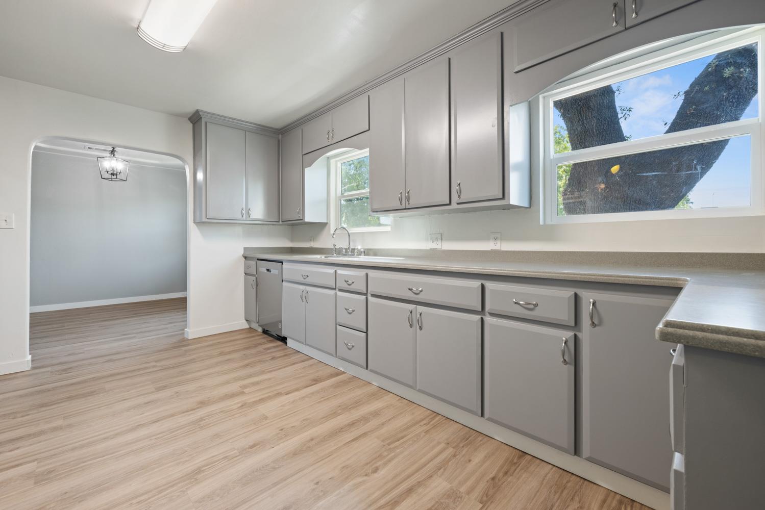 1321 W Orangeburg Ave, Modesto, CA 95350