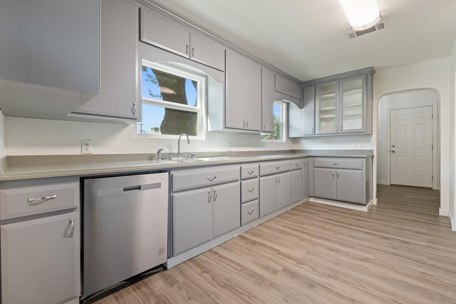 1321 W Orangeburg Ave, Modesto, CA 95350