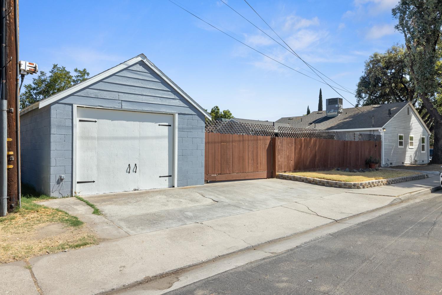 1321 W Orangeburg Ave, Modesto, CA 95350