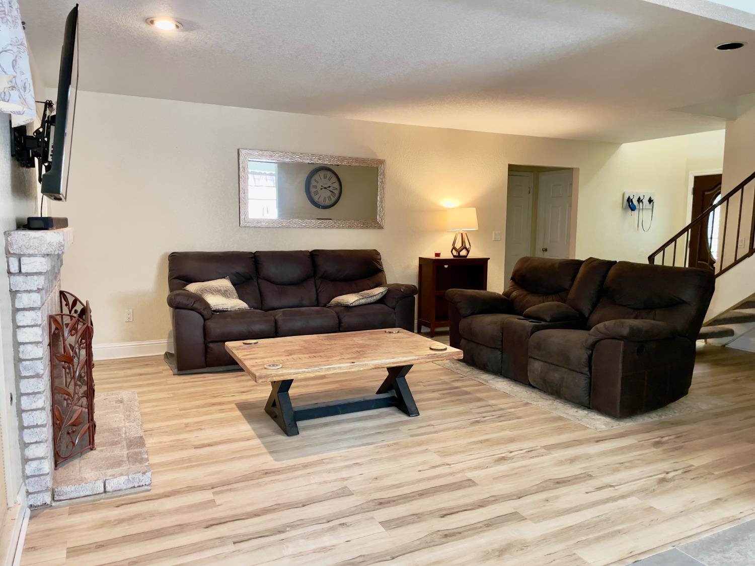 1713 Walnut Blossom Way, Modesto, CA 95355