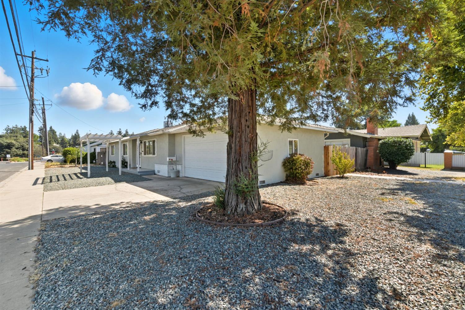 301 E North St, Oakdale, CA 95361
