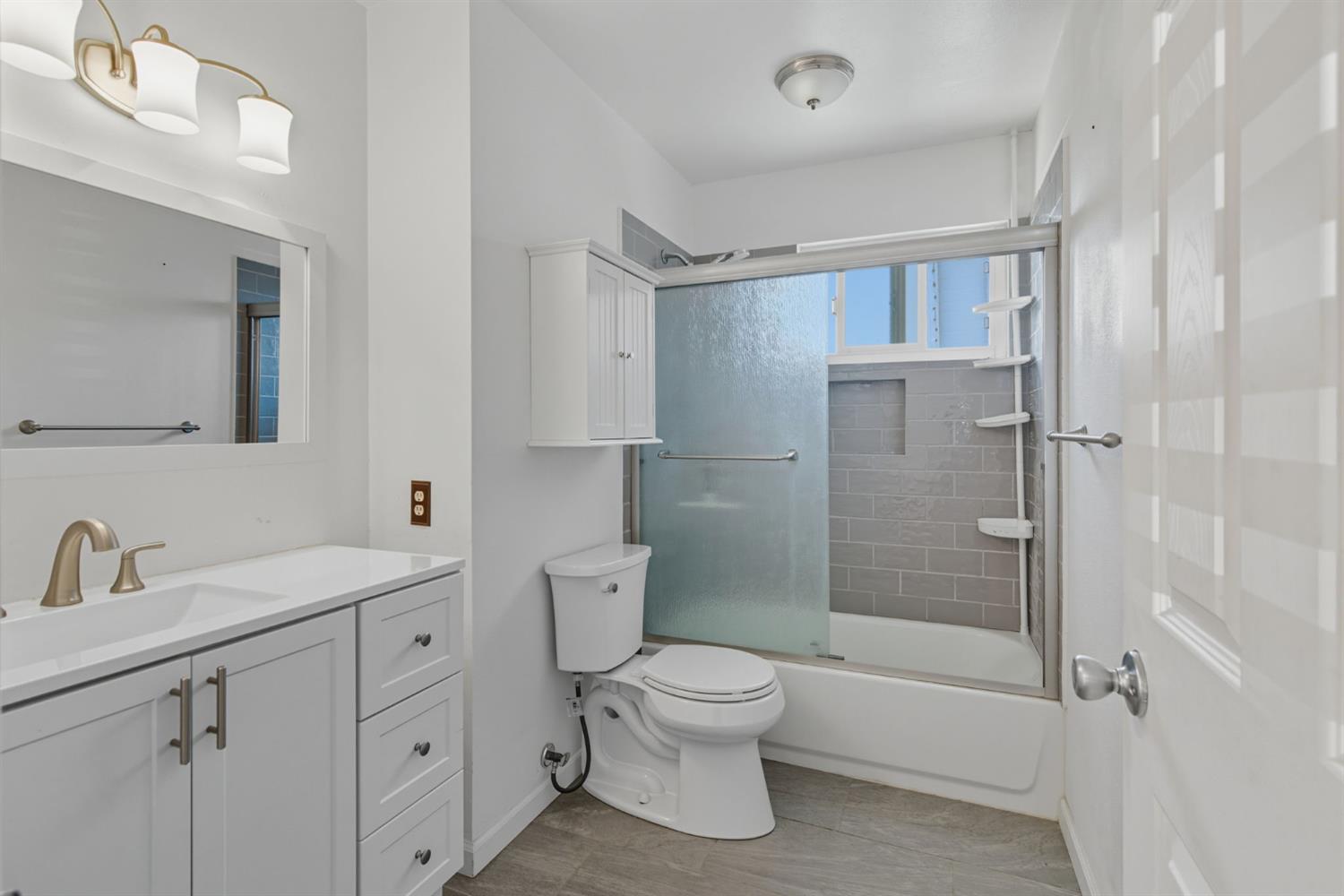 301 E North St, Oakdale, CA 95361