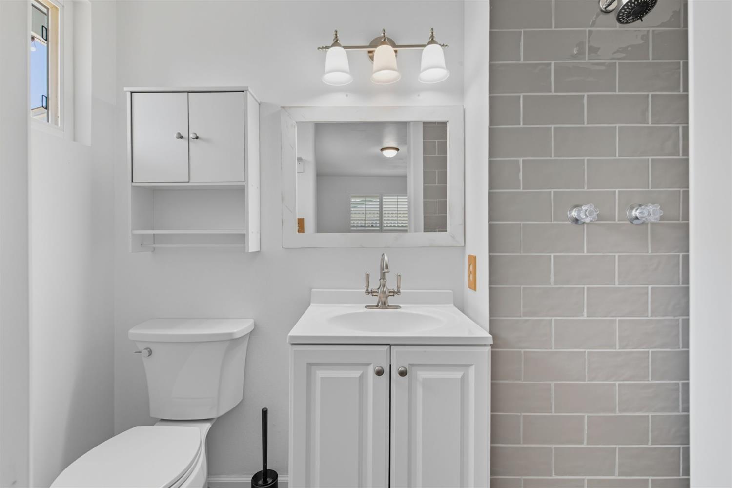 301 E North St, Oakdale, CA 95361