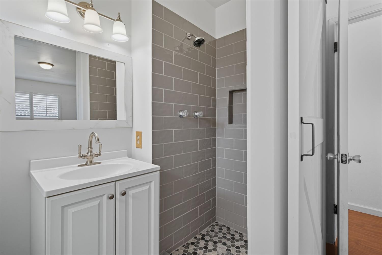 301 E North St, Oakdale, CA 95361