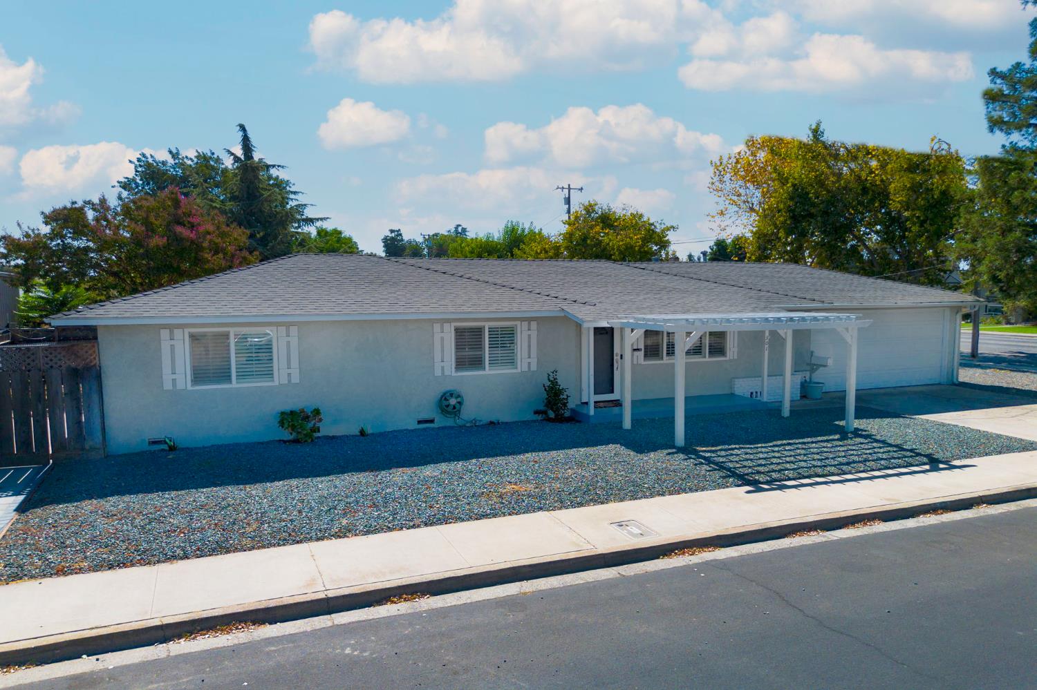 301 E North St, Oakdale, CA 95361