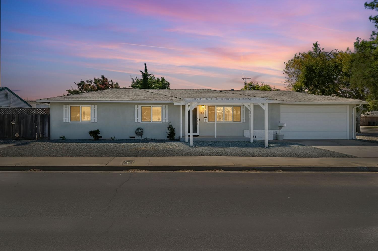 301 E North St, Oakdale, CA 95361