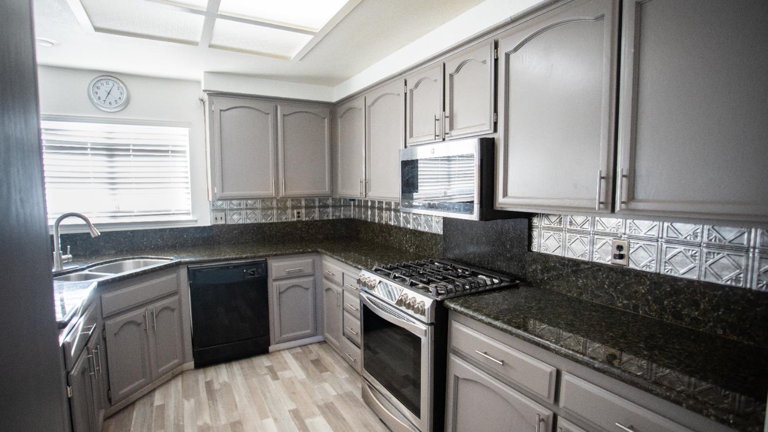 800 Pacheco Pl, Modesto, CA 95358