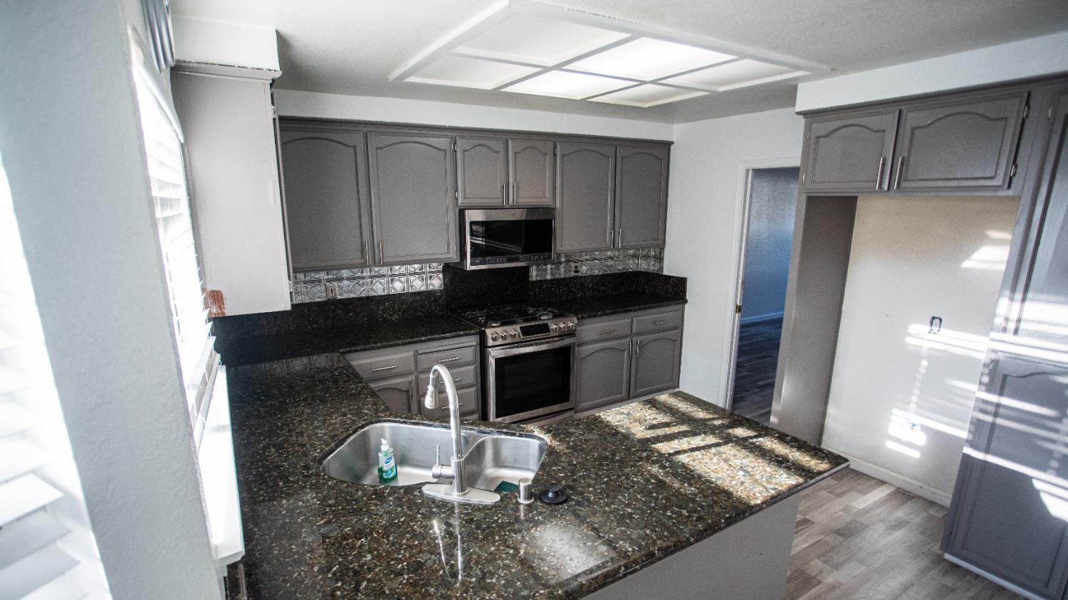 800 Pacheco Pl, Modesto, CA 95358