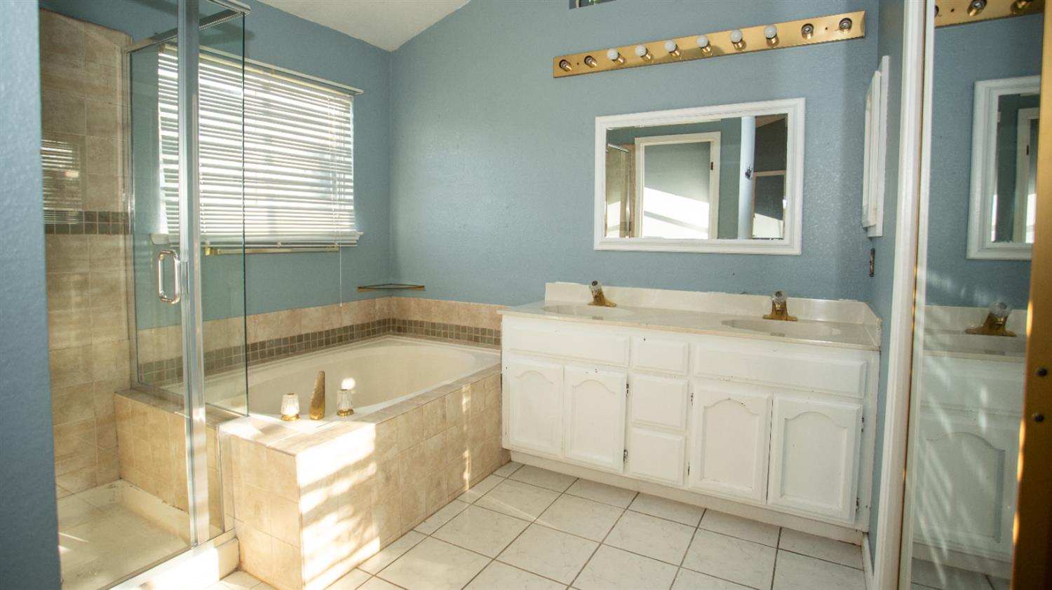 800 Pacheco Pl, Modesto, CA 95358