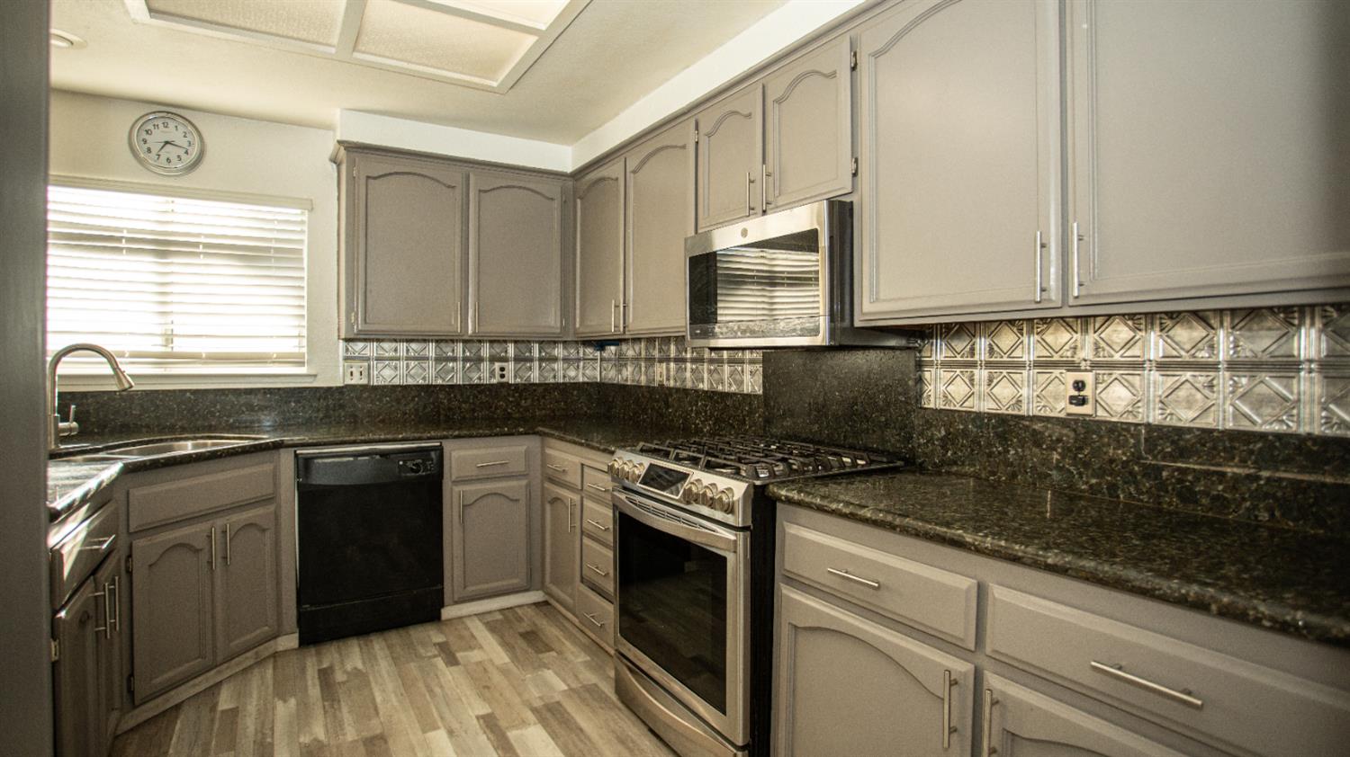 800 Pacheco Pl, Modesto, CA 95358