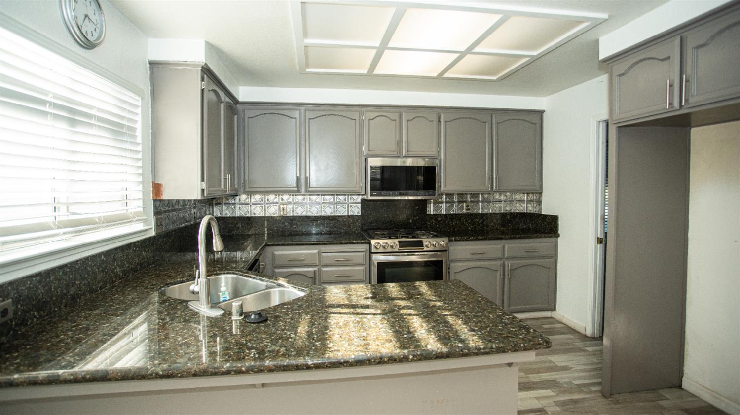 800 Pacheco Pl, Modesto, CA 95358