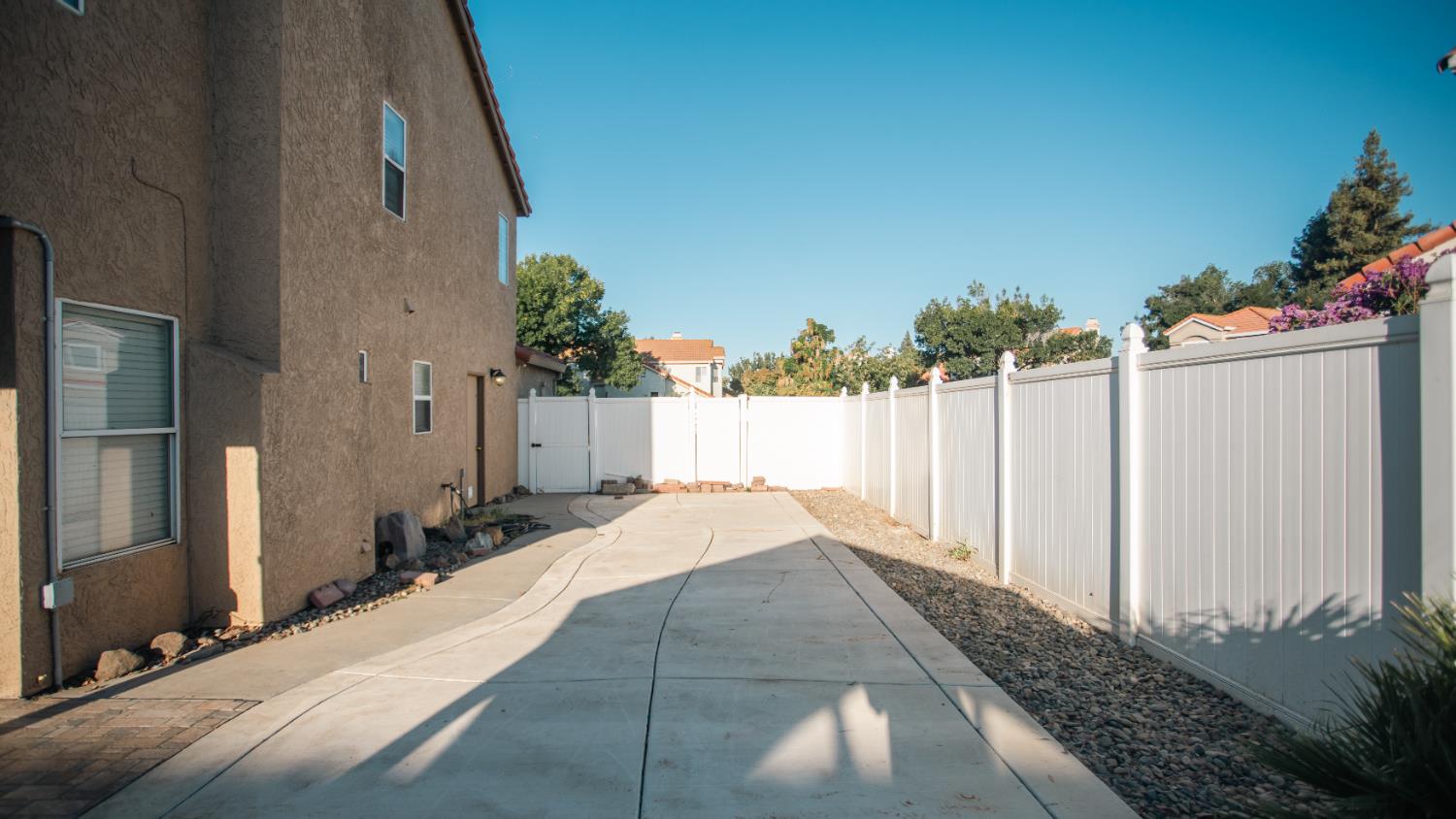 800 Pacheco Pl, Modesto, CA 95358