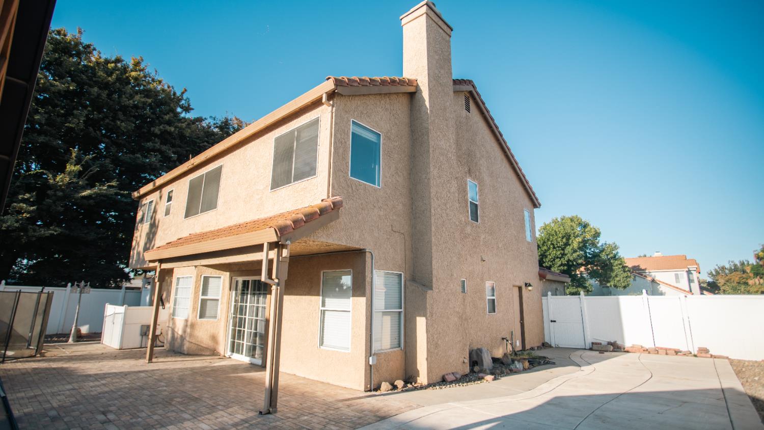 800 Pacheco Pl, Modesto, CA 95358