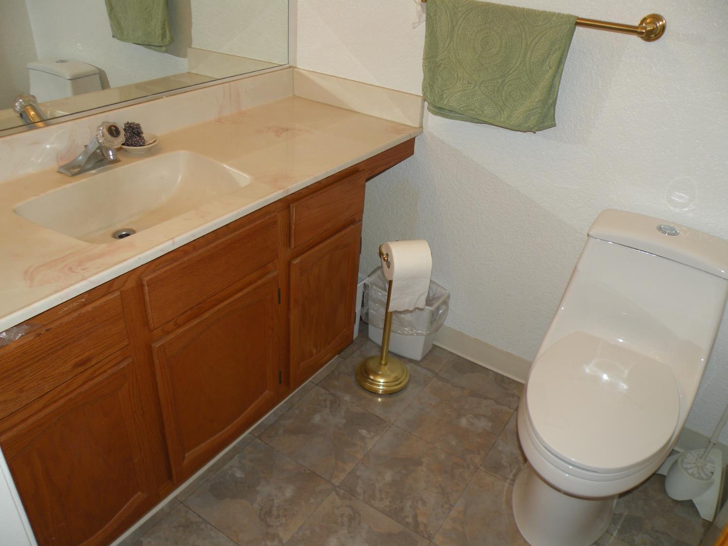 4045 Dale Rd #C, Modesto, CA 95356