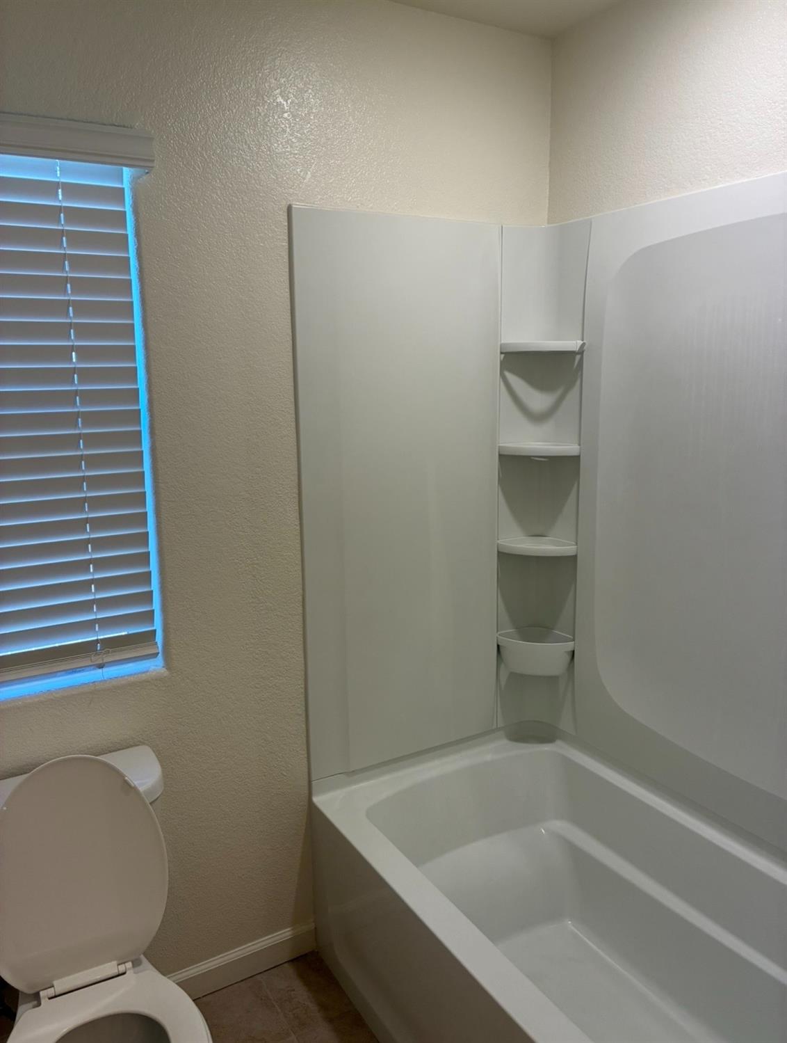 2272 Sanders Ct, Los Banos, CA 93635