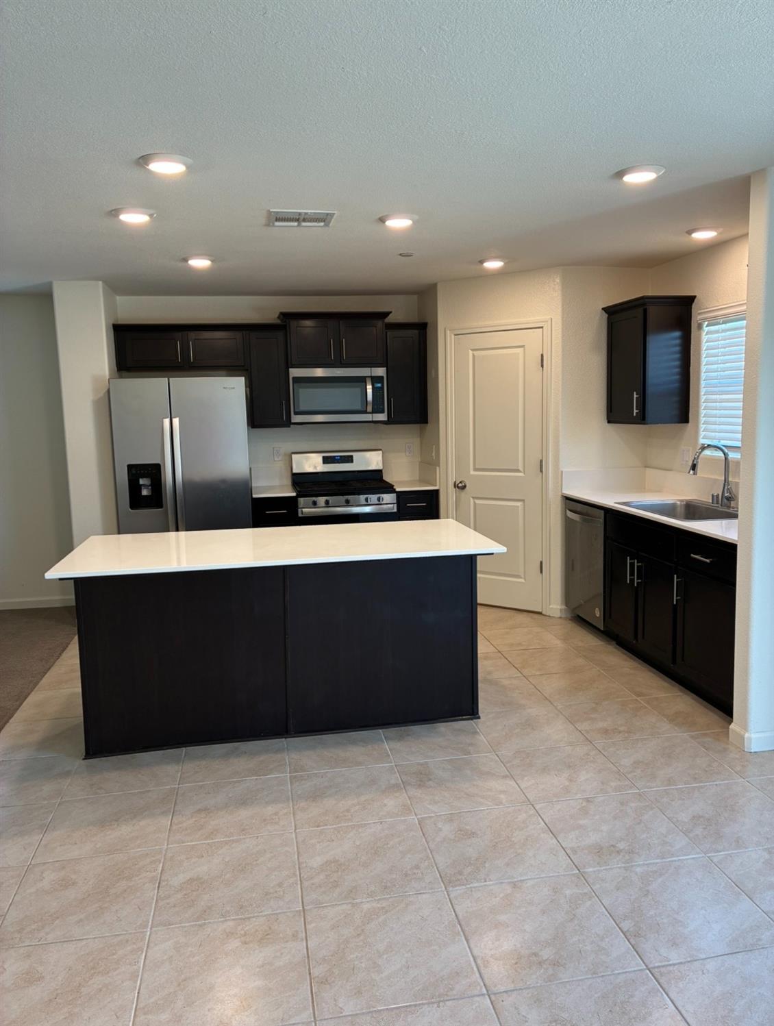 2272 Sanders Ct, Los Banos, CA 93635