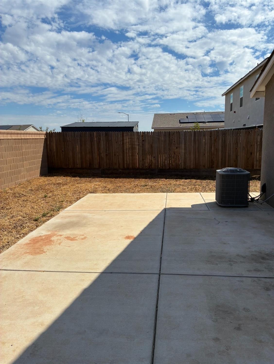 2272 Sanders Ct, Los Banos, CA 93635