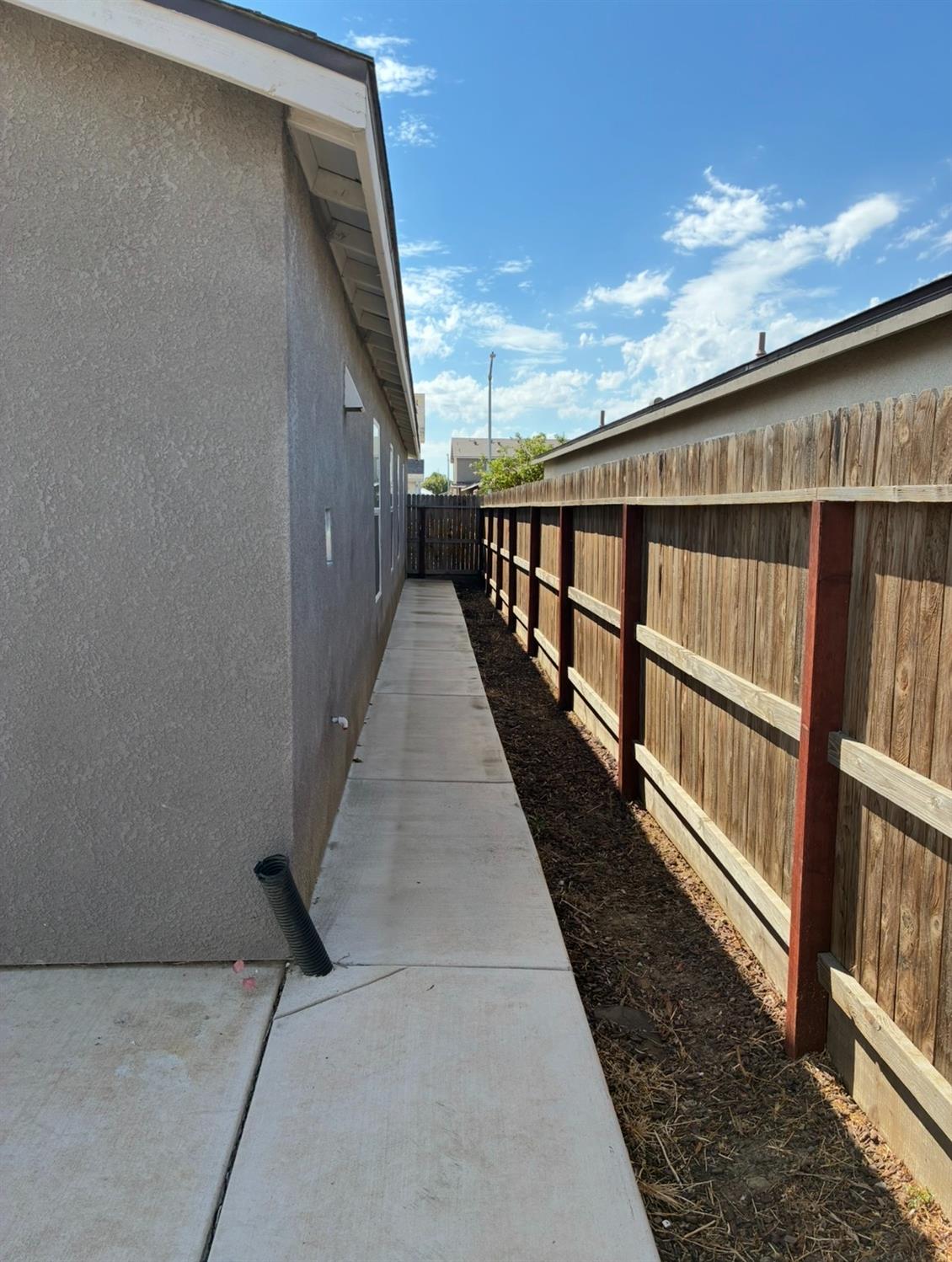 2272 Sanders Ct, Los Banos, CA 93635