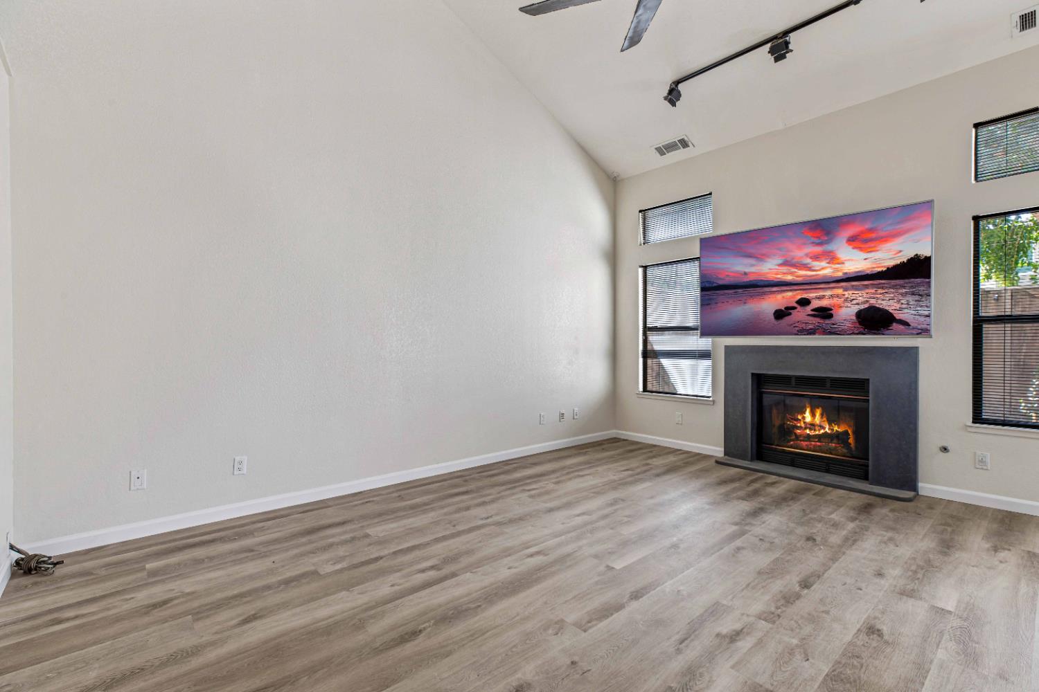 1126 Cedar Creek Dr #2, Modesto, CA 95355