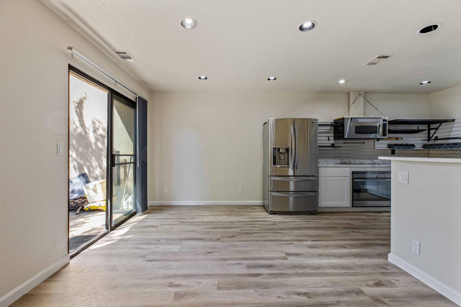 1126 Cedar Creek Dr #2, Modesto, CA 95355