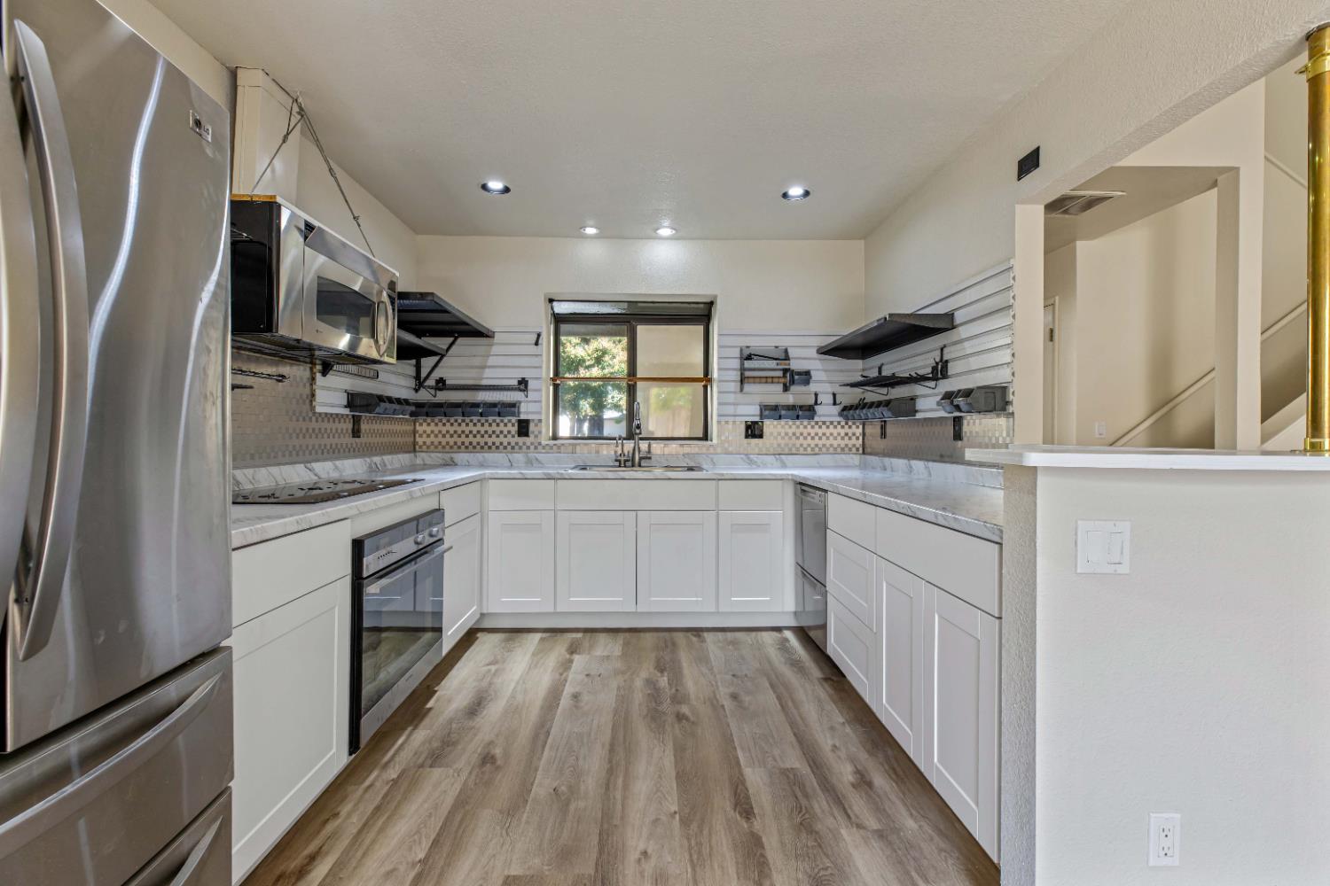 1126 Cedar Creek Dr #2, Modesto, CA 95355