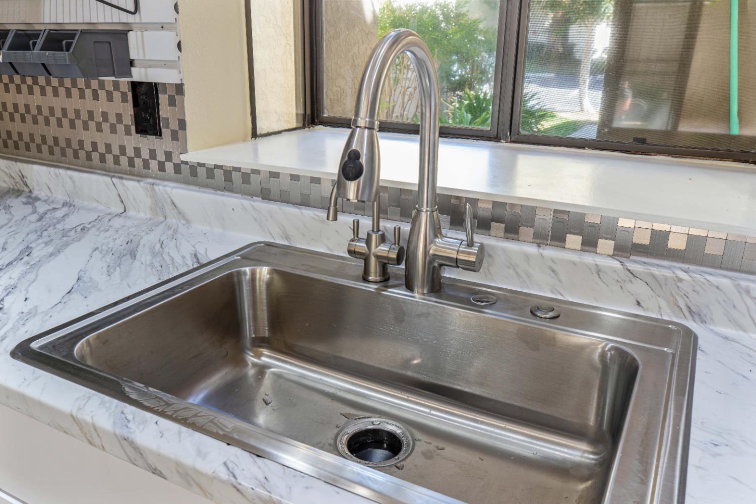 1126 Cedar Creek Dr #2, Modesto, CA 95355