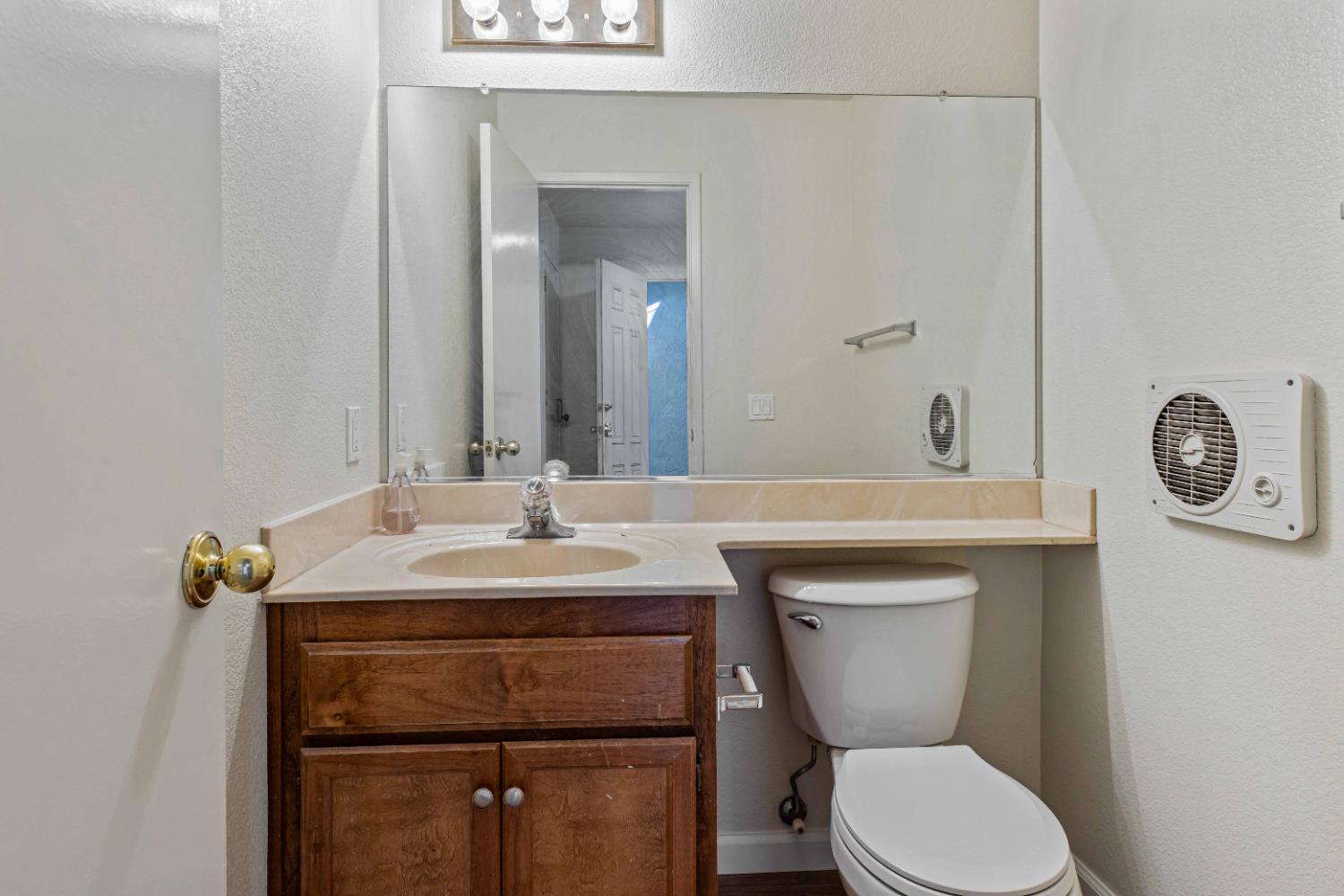 1126 Cedar Creek Dr #2, Modesto, CA 95355