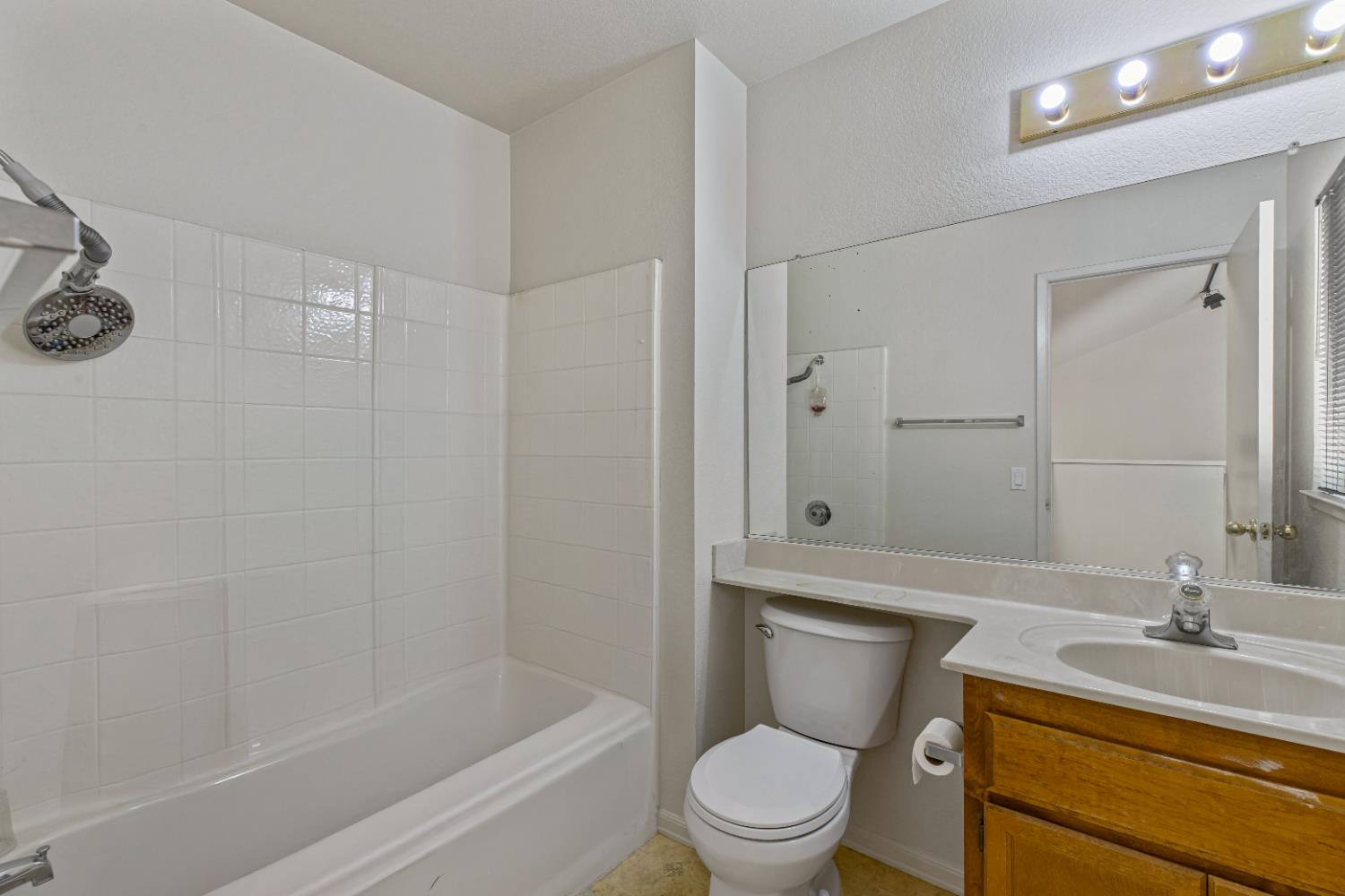 1126 Cedar Creek Dr #2, Modesto, CA 95355