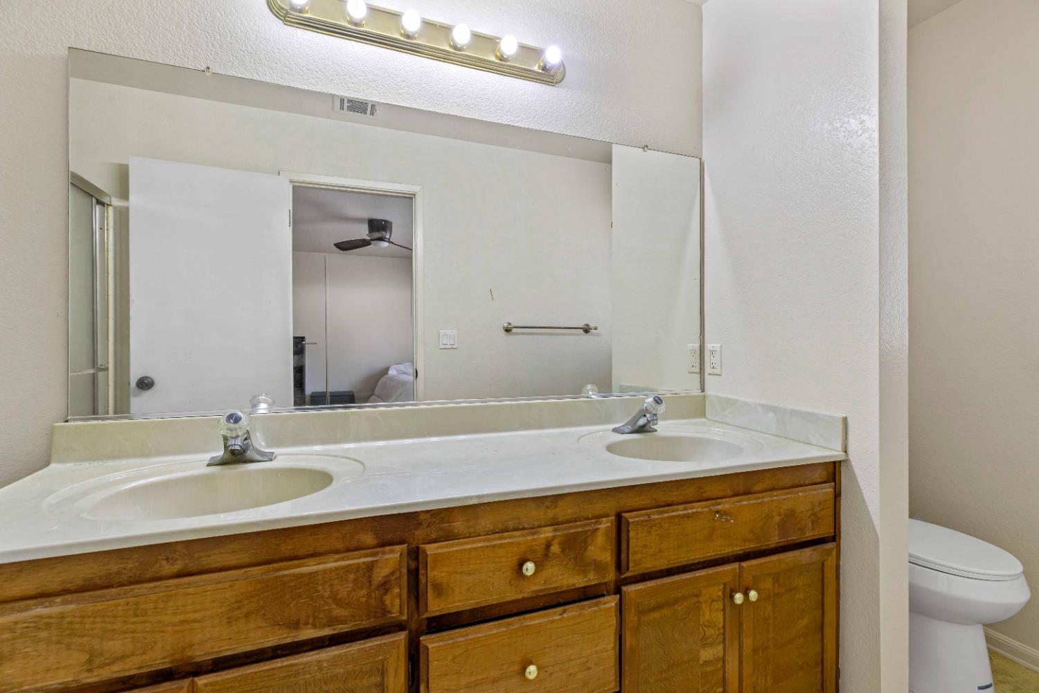 1126 Cedar Creek Dr #2, Modesto, CA 95355