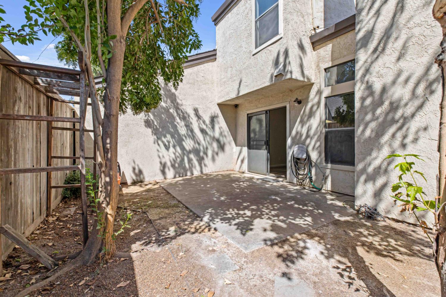 1126 Cedar Creek Dr #2, Modesto, CA 95355