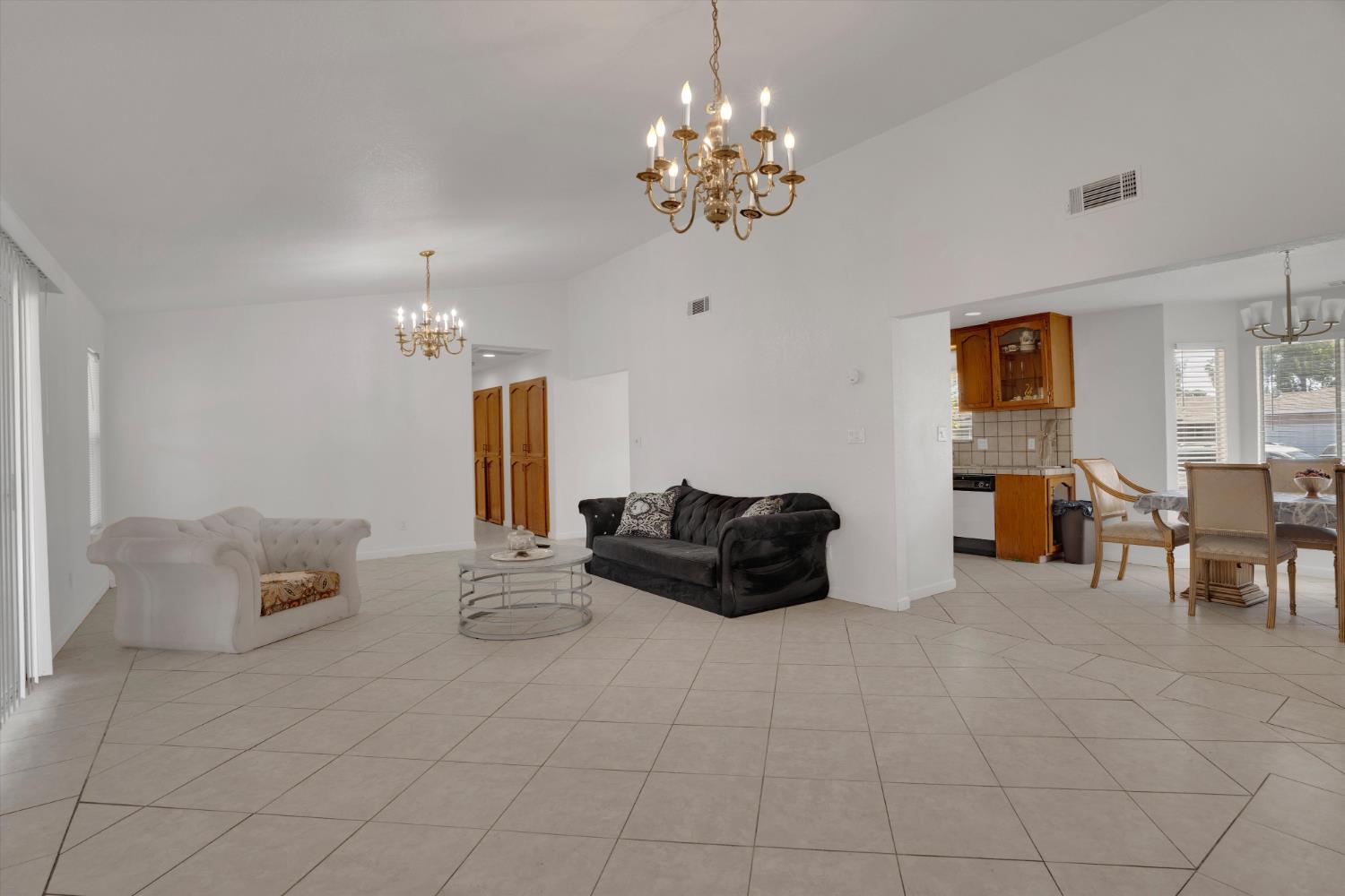 517 W Tuolumne Rd, Turlock, CA 95382