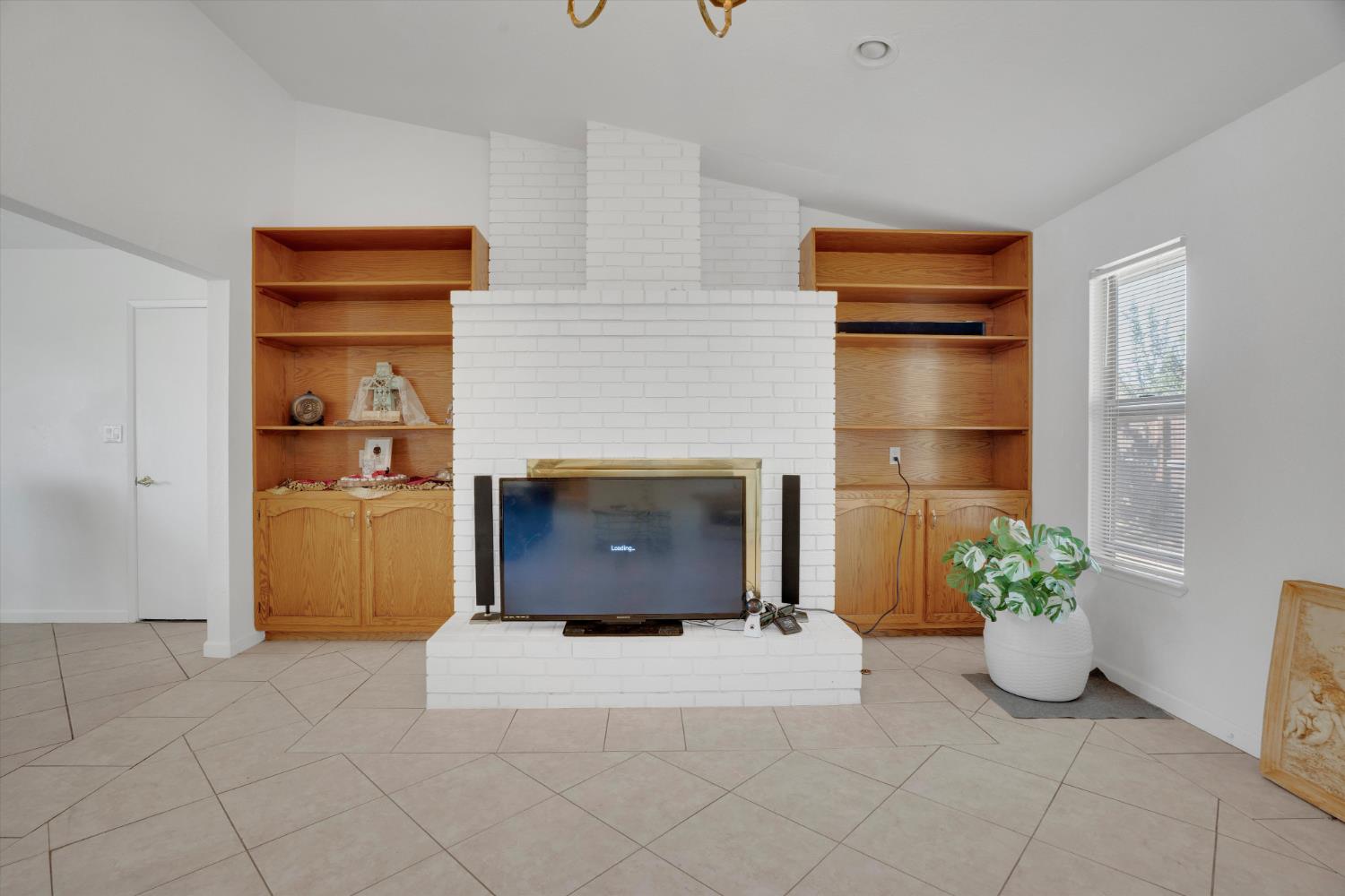 517 W Tuolumne Rd, Turlock, CA 95382