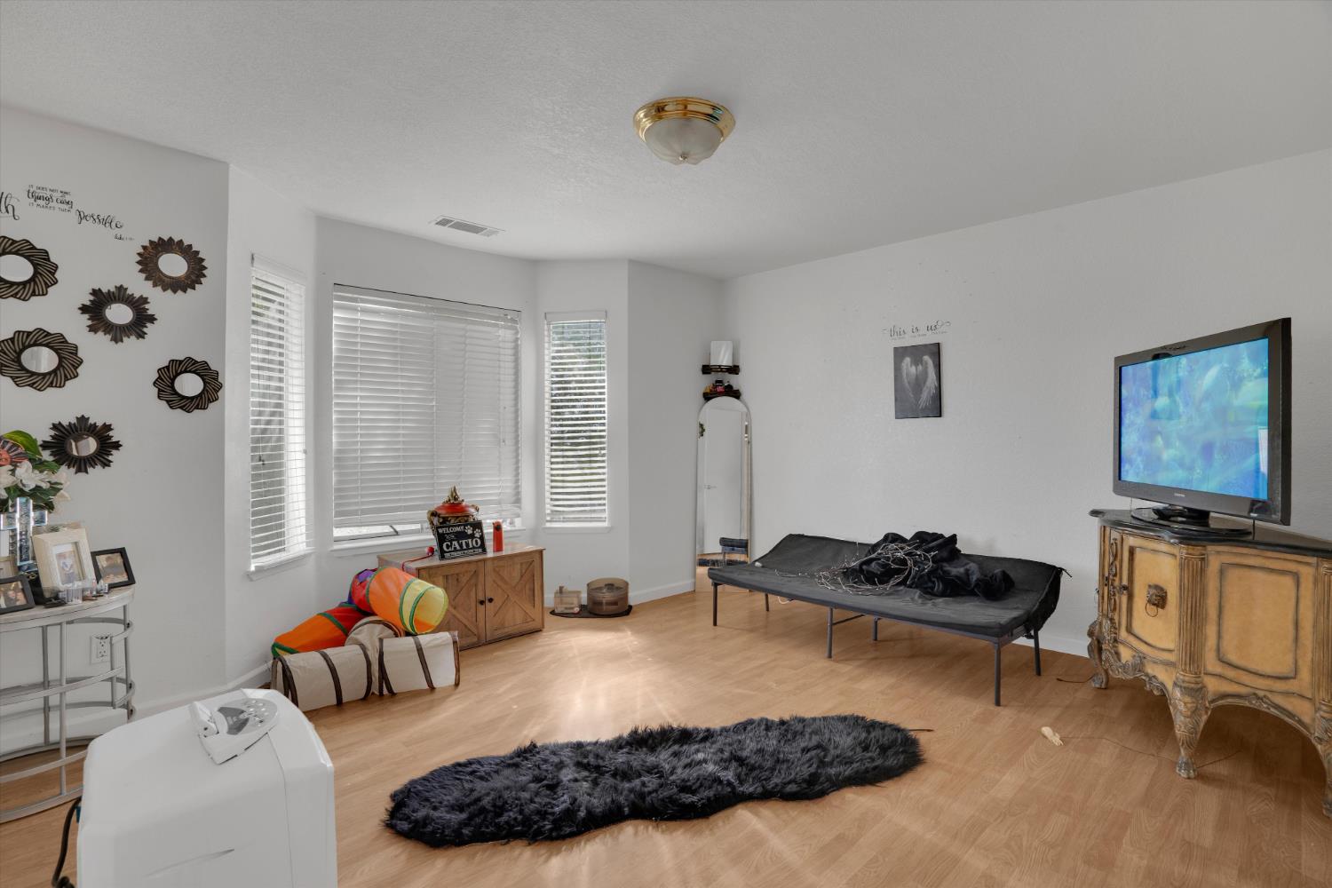 517 W Tuolumne Rd, Turlock, CA 95382