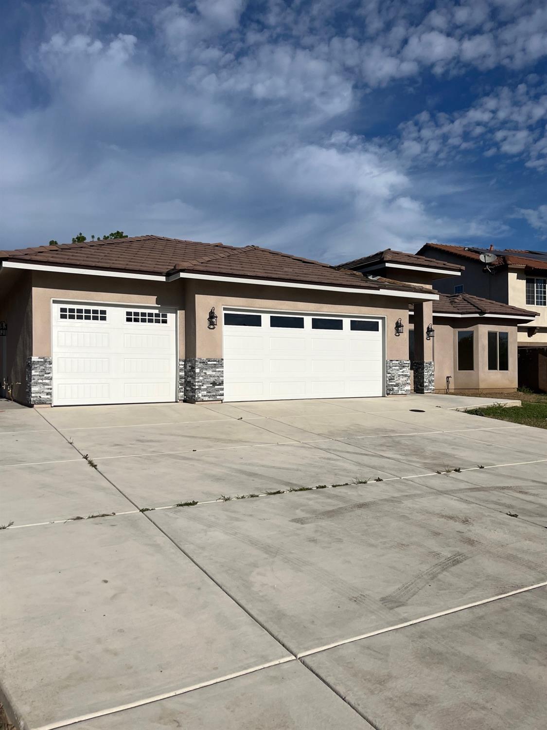 8230 Lake Shore Dr, Chowchilla, CA 93610