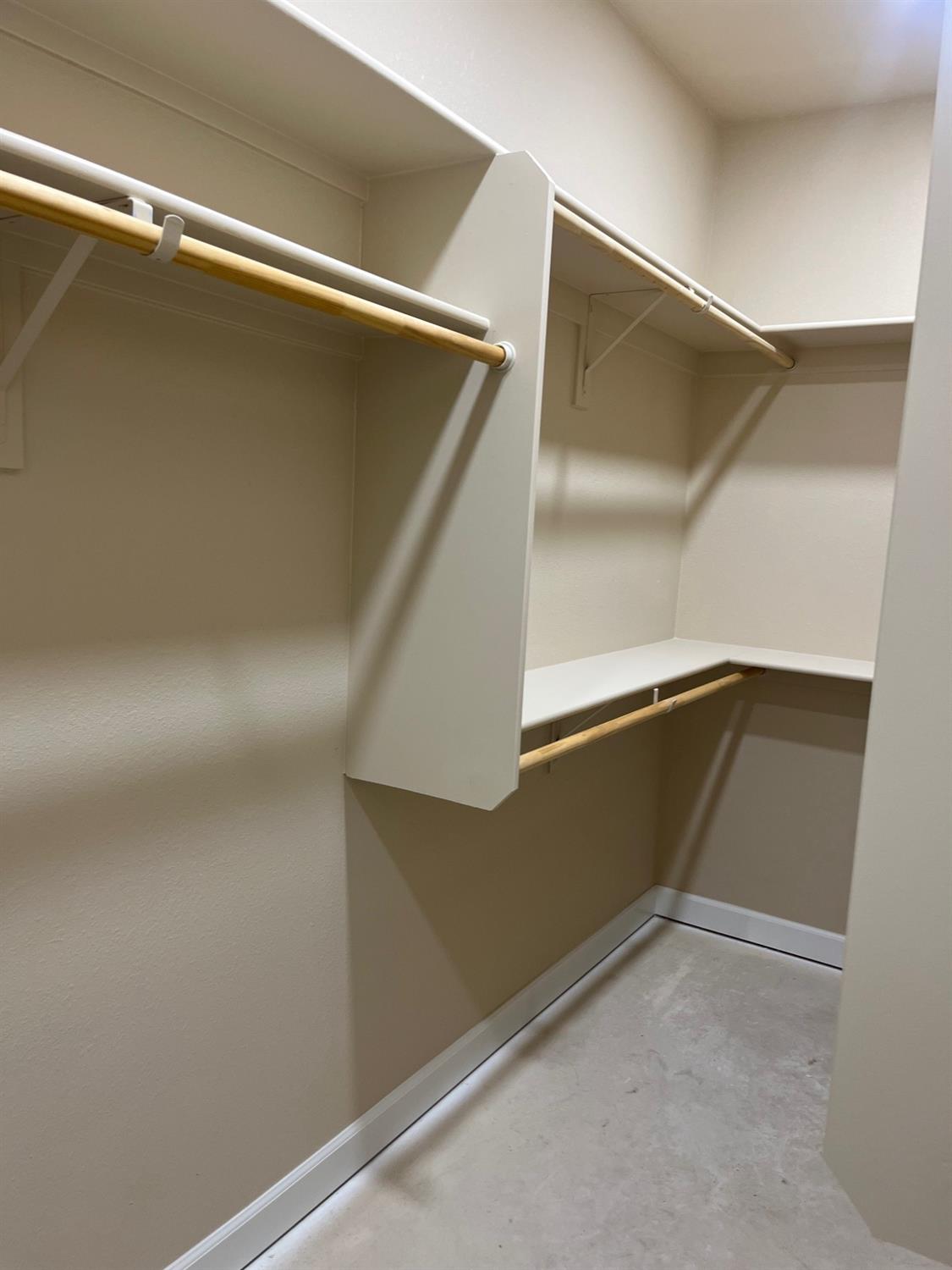 8230 Lake Shore Dr, Chowchilla, CA 93610