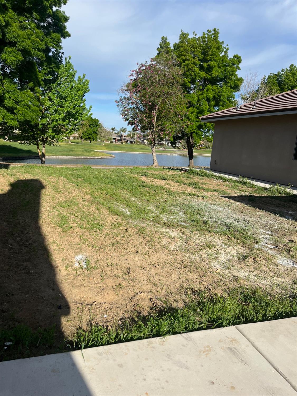 8230 Lake Shore Dr, Chowchilla, CA 93610