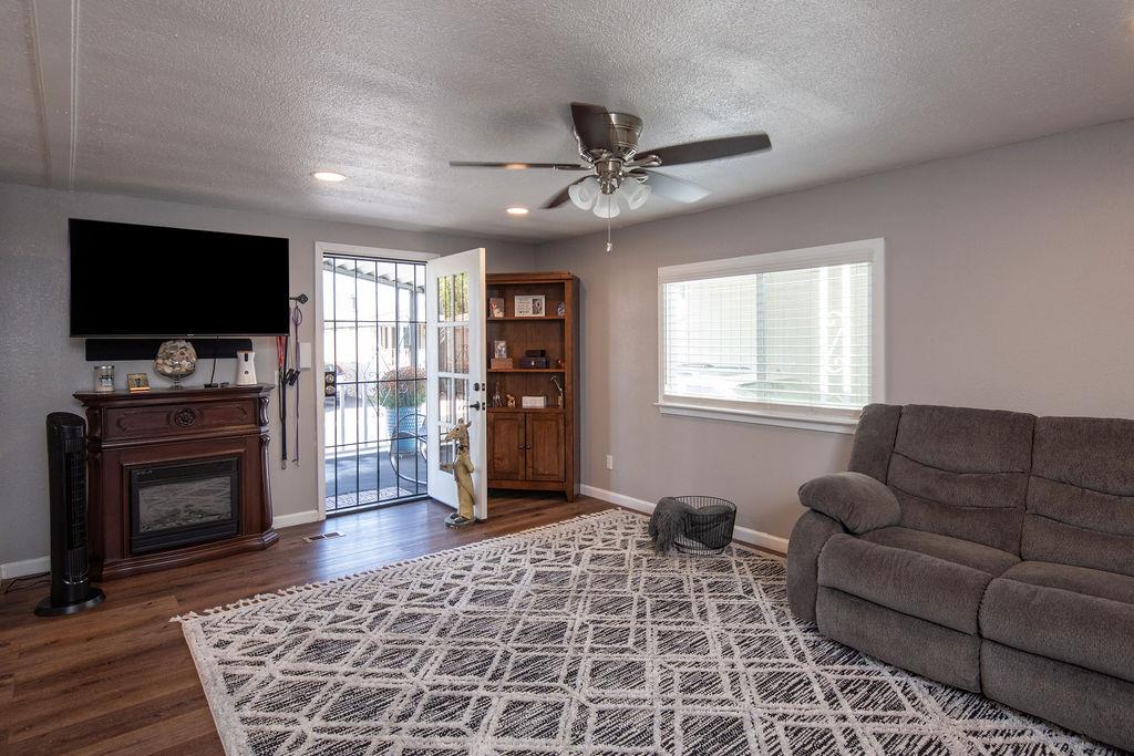 107 Schooner, Modesto, CA 95356