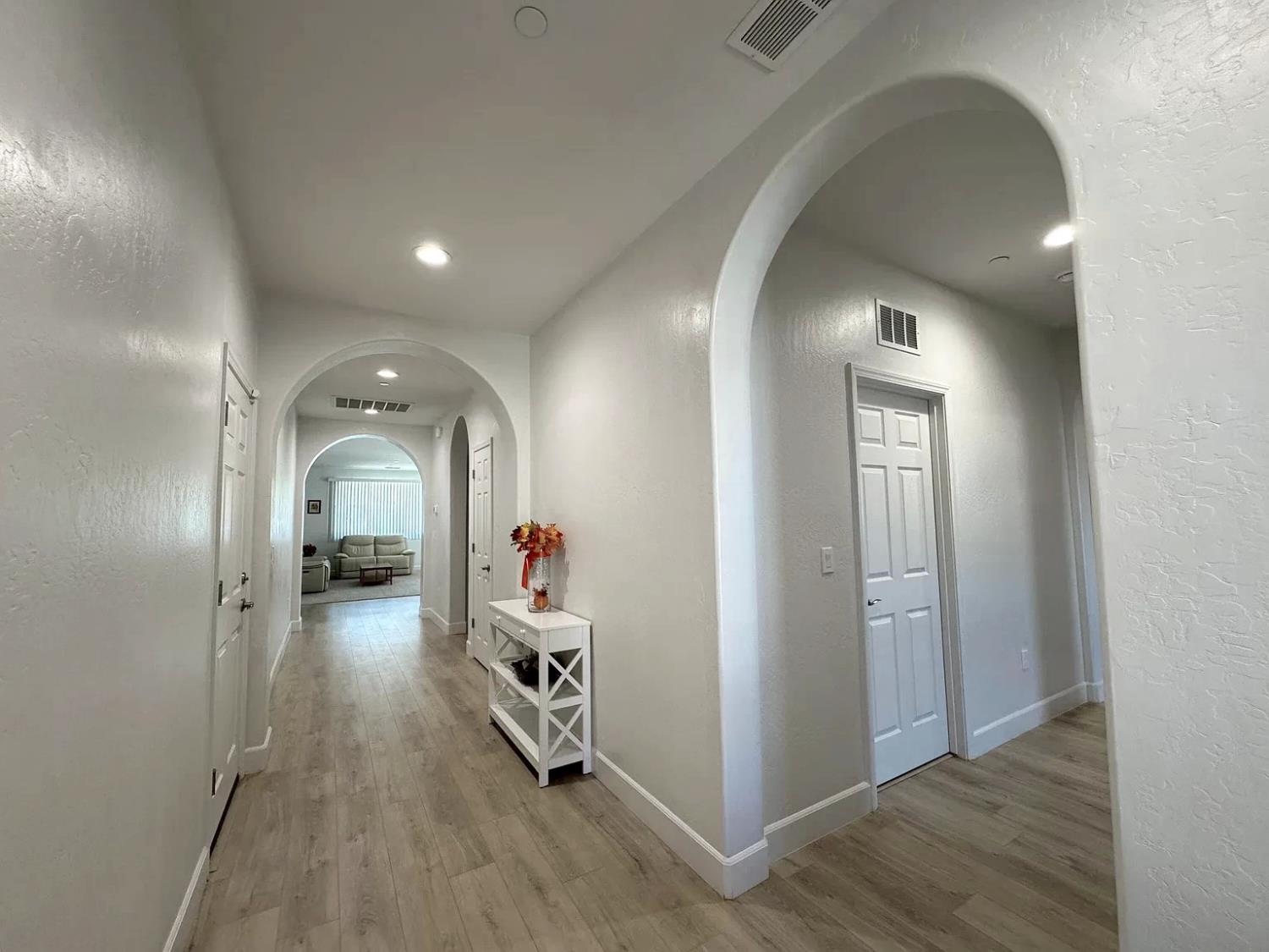 1405 W Tyler Ct, Visalia, CA 93291