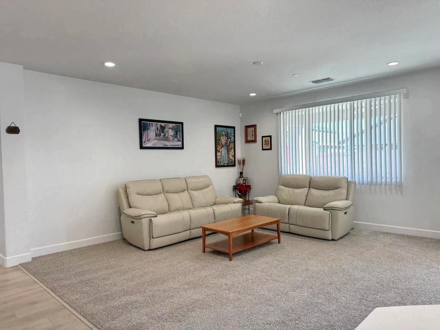 1405 W Tyler Ct, Visalia, CA 93291