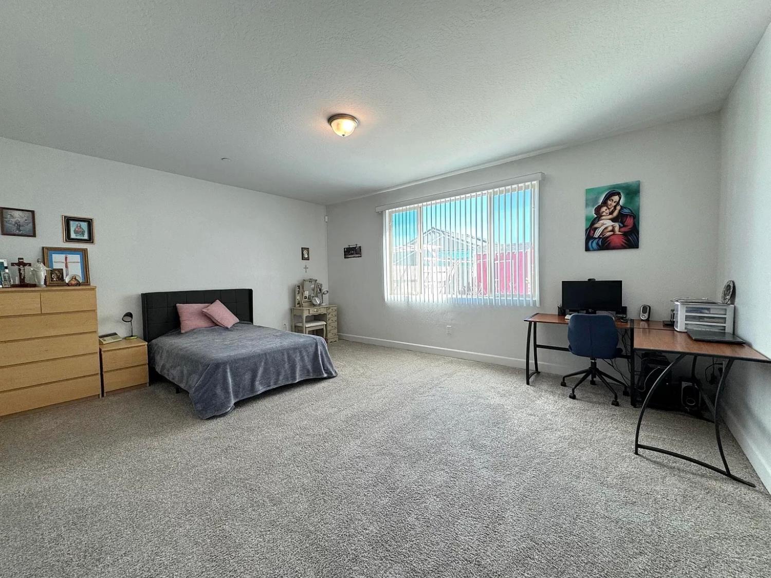 1405 W Tyler Ct, Visalia, CA 93291