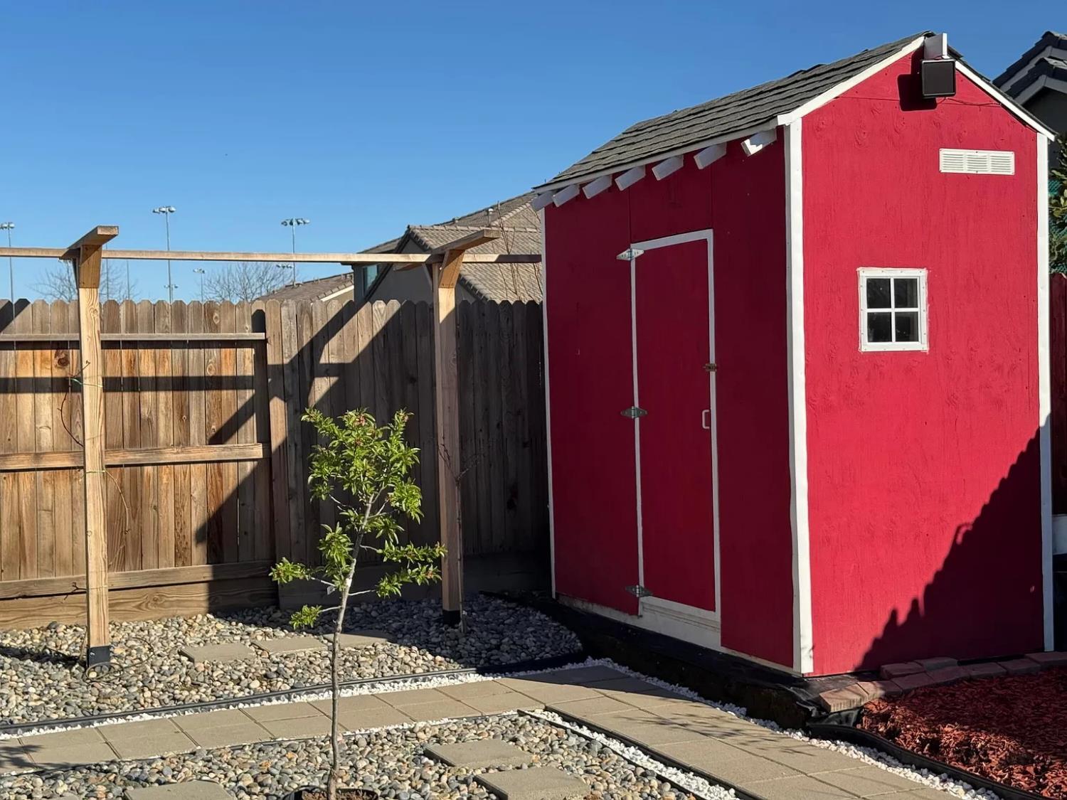 1405 W Tyler Ct, Visalia, CA 93291