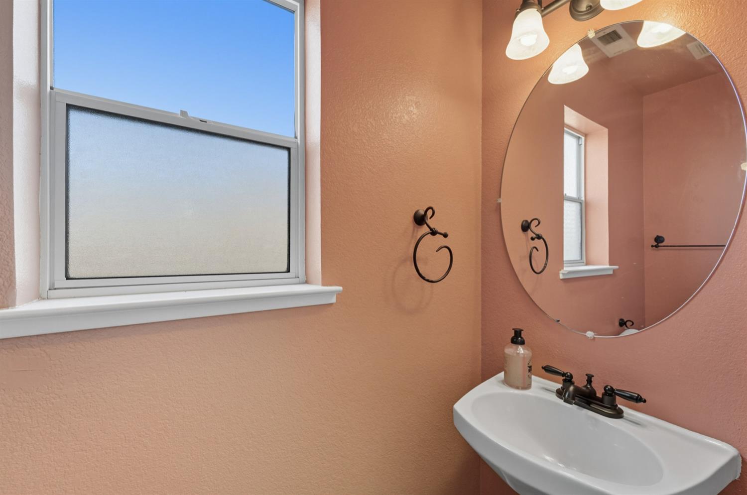 1931 Diamond Oak Way, Manteca, CA 95336