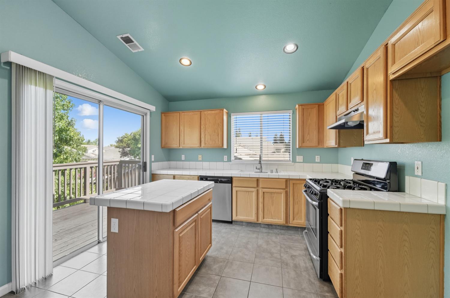 1931 Diamond Oak Way, Manteca, CA 95336