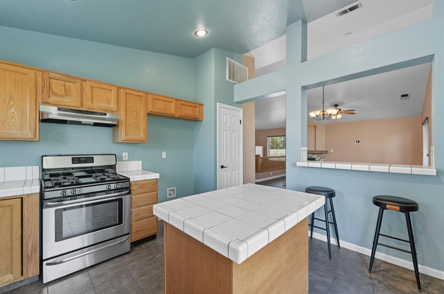 1931 Diamond Oak Way, Manteca, CA 95336