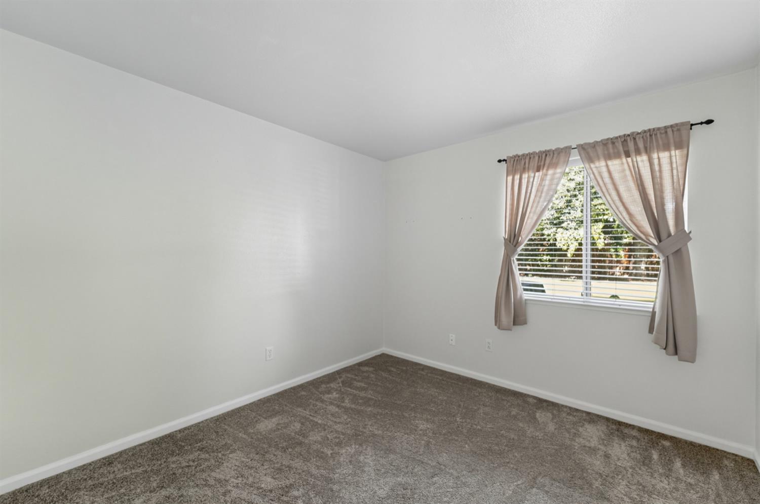 1931 Diamond Oak Way, Manteca, CA 95336