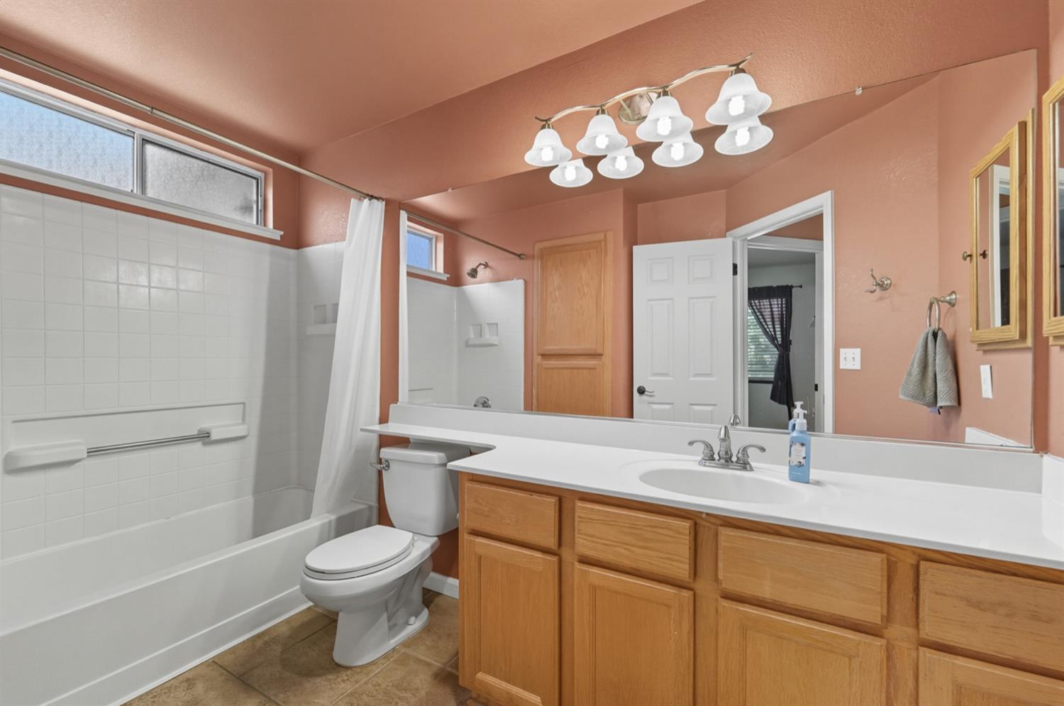 1931 Diamond Oak Way, Manteca, CA 95336