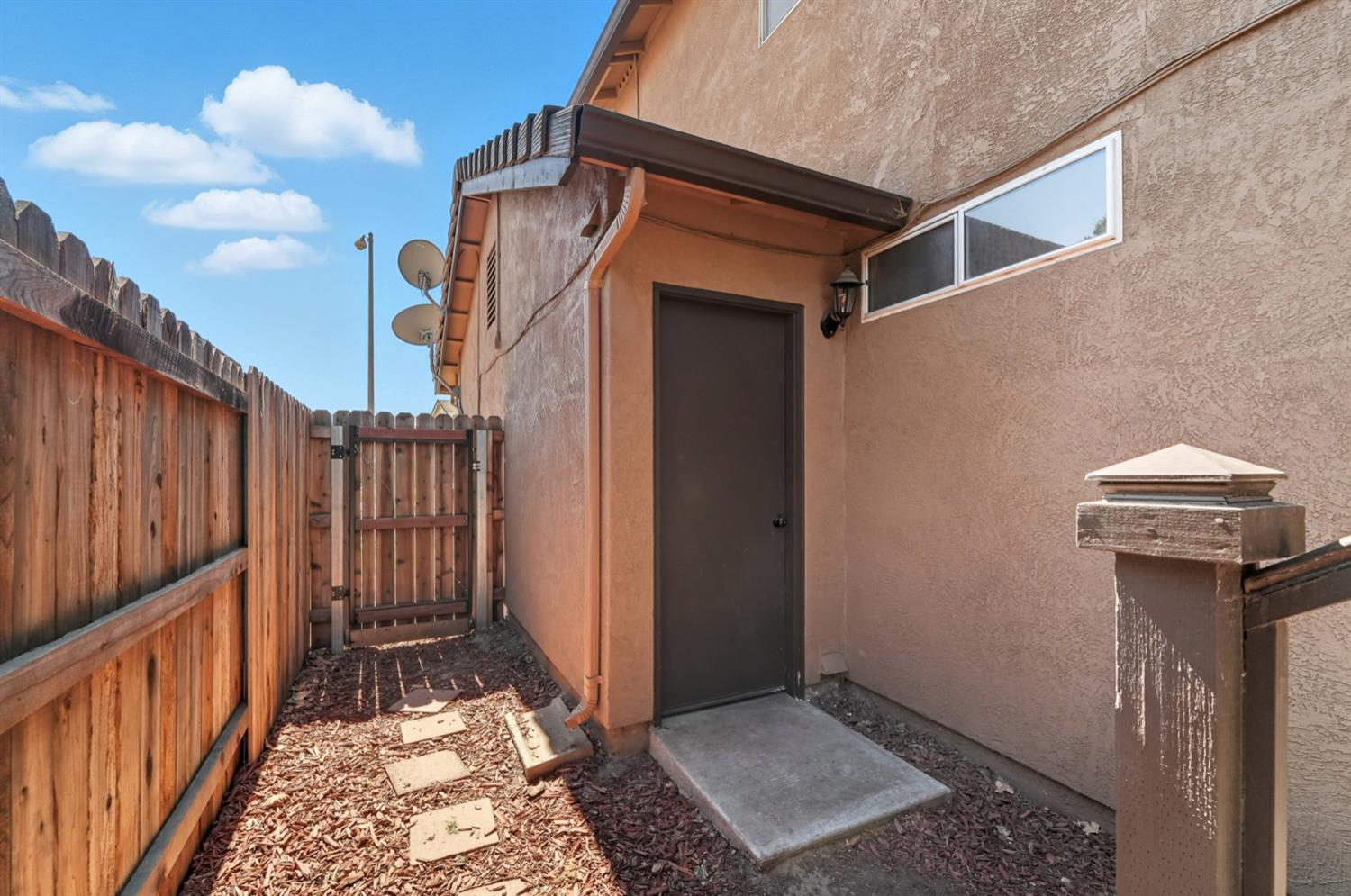 1931 Diamond Oak Way, Manteca, CA 95336