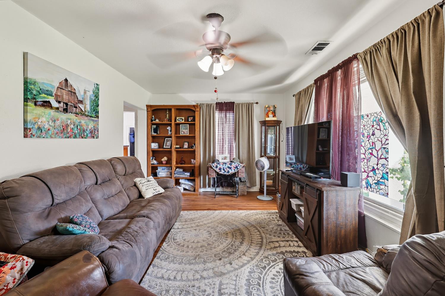 1535 Melrose Ave, Modesto, CA 95350